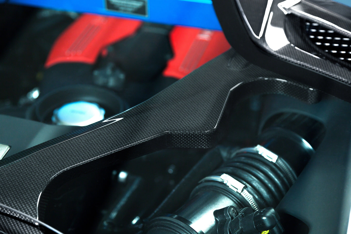 Ferrari 488 GTS/Pista - Carbon Fiber + Glass Bonnet