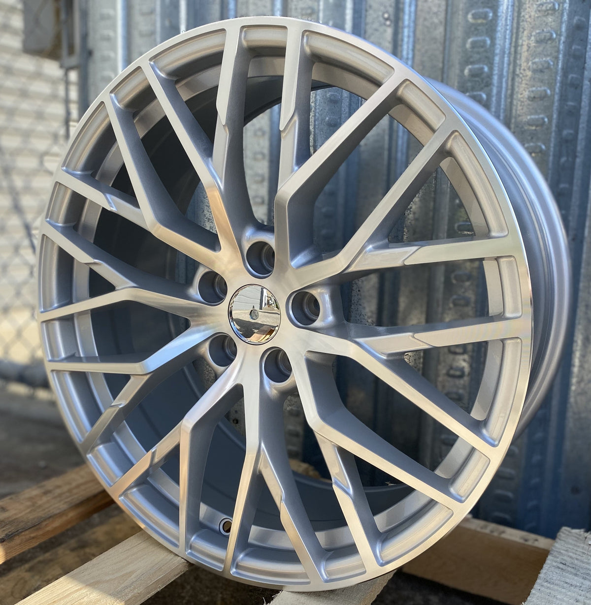 AU1 20x9.0 5x112 +32 66.6 Silver Machined Face