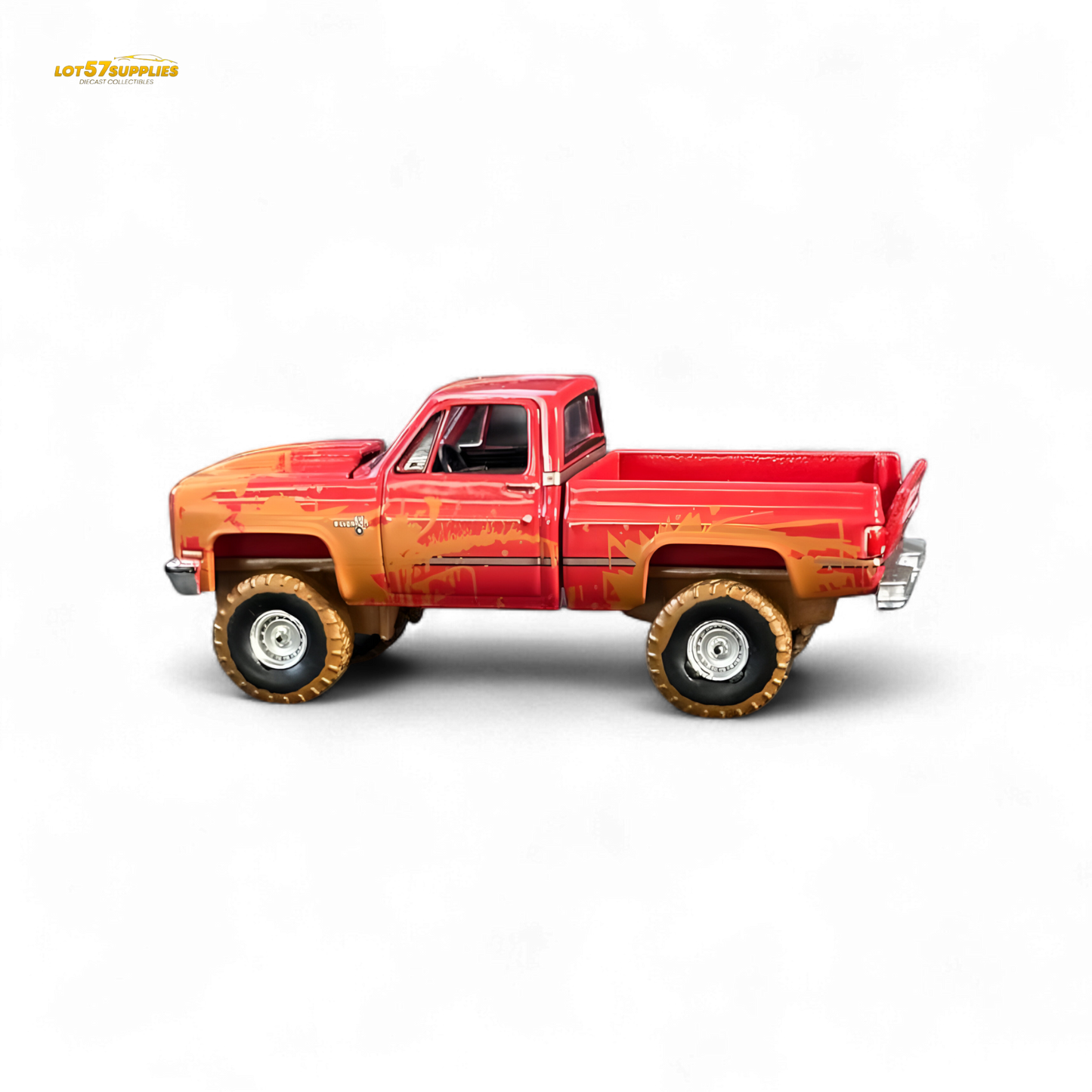 Auto World 1983 Chevrolet Silverado K10 4x4 Muddy LIFTED Squarebody 1:64