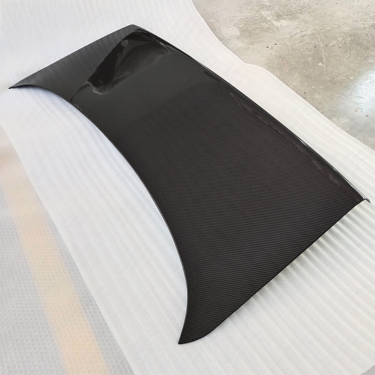 Carbon Fiber Rear Trunk Bootlid with Lock Hole for Nissan Skyline GT-R R32 & Nissan Skyline R32 GTS