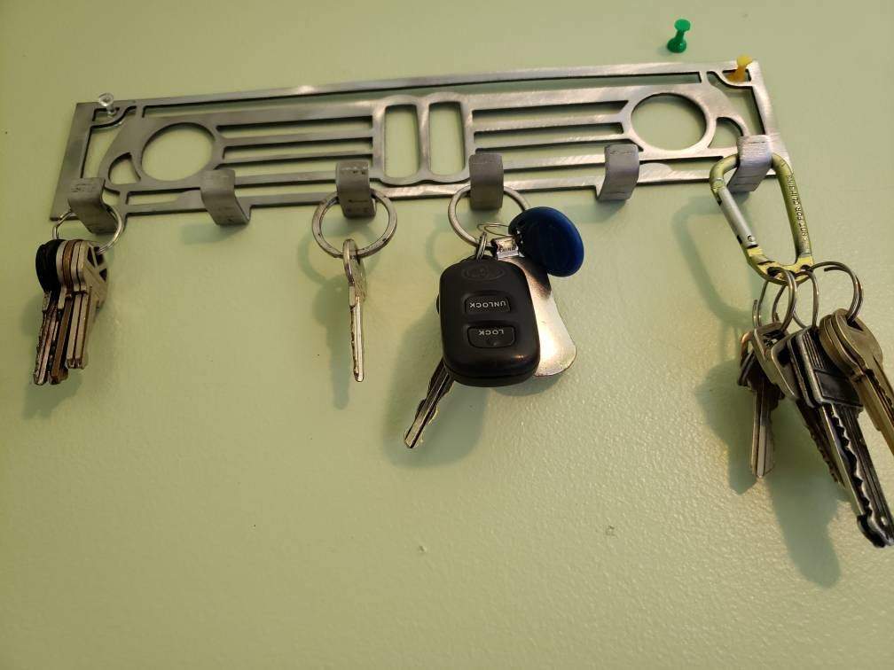 BMW 2002 Grill Keychain Rack – Classic Euro Steel Wall Mounted Organizer