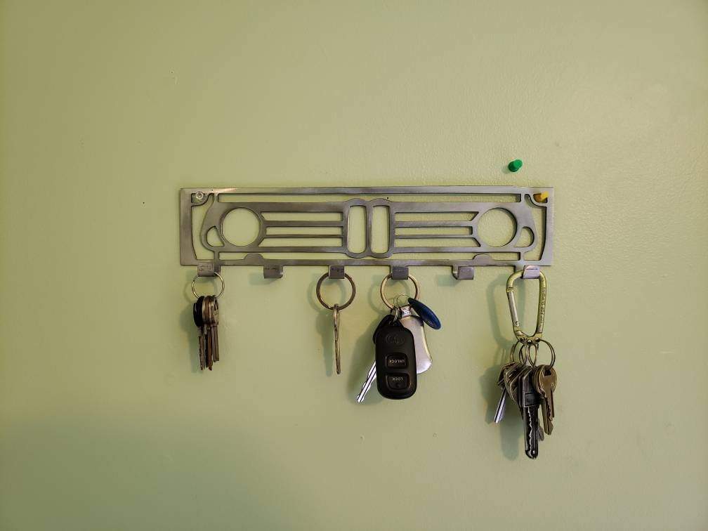 BMW 2002 Grill Keychain Rack – Classic Euro Steel Wall Mounted Organizer