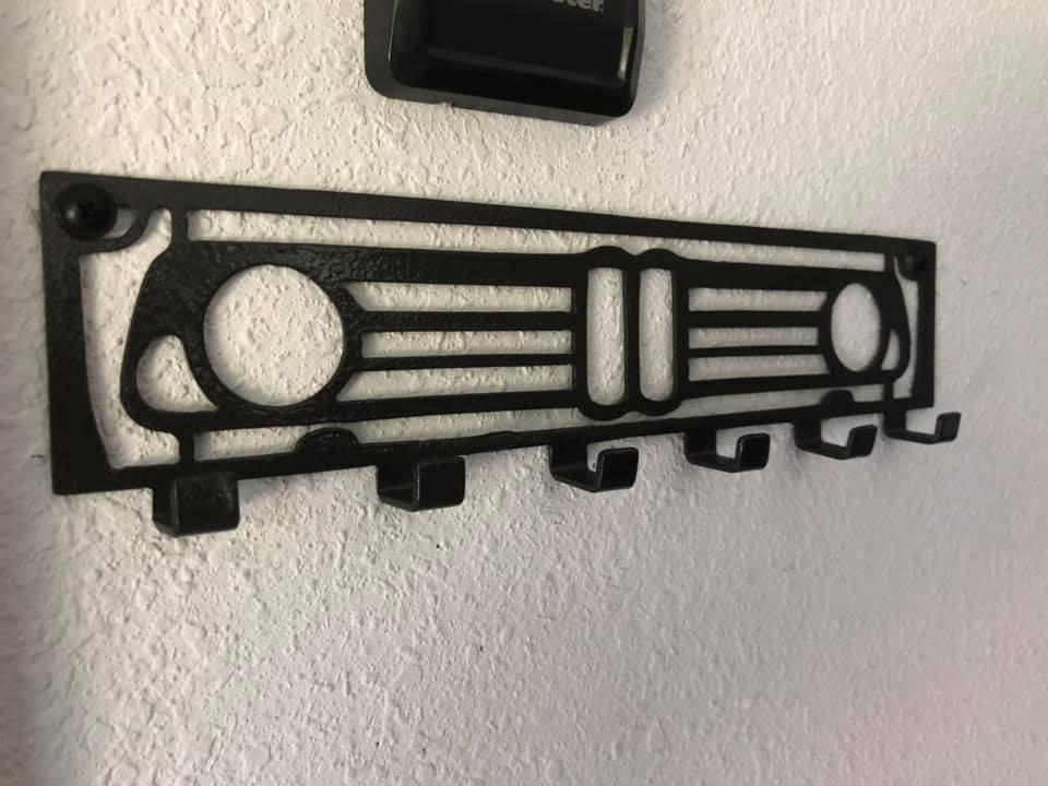 BMW 2002 Grill Keychain Rack – Classic Euro Steel Wall Mounted Organizer