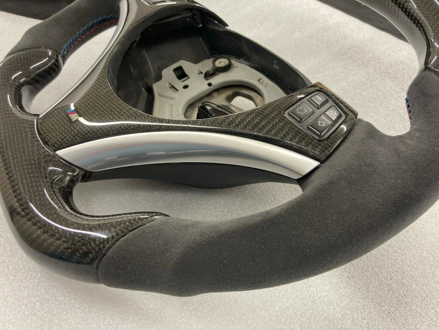 For BMW E90/E92/E93/E82/E87 Sport Alcantara and Carbon Fiber Steering Wheel