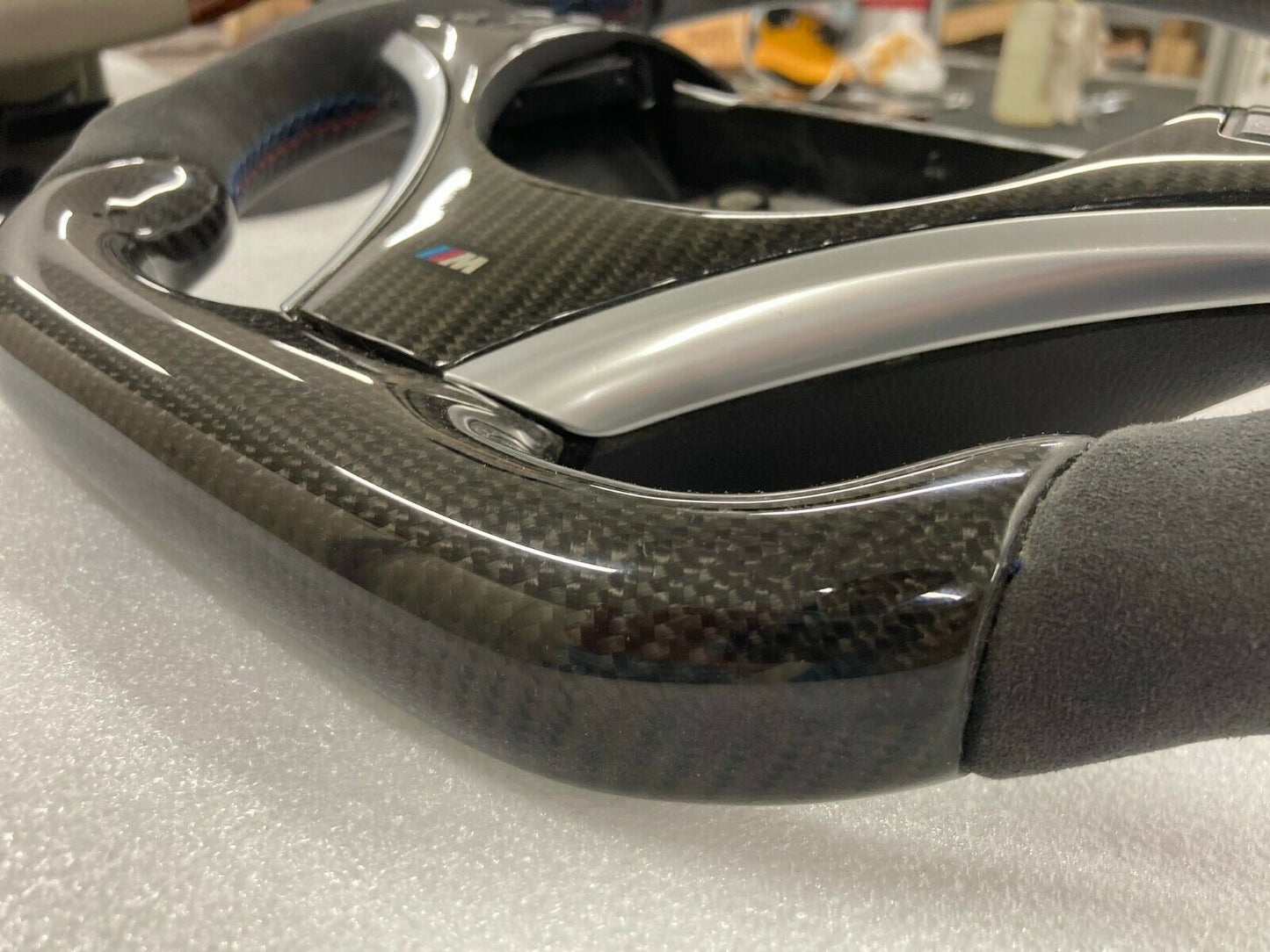 For BMW E90/E92/E93/E82/E87 Sport Alcantara and Carbon Fiber Steering Wheel