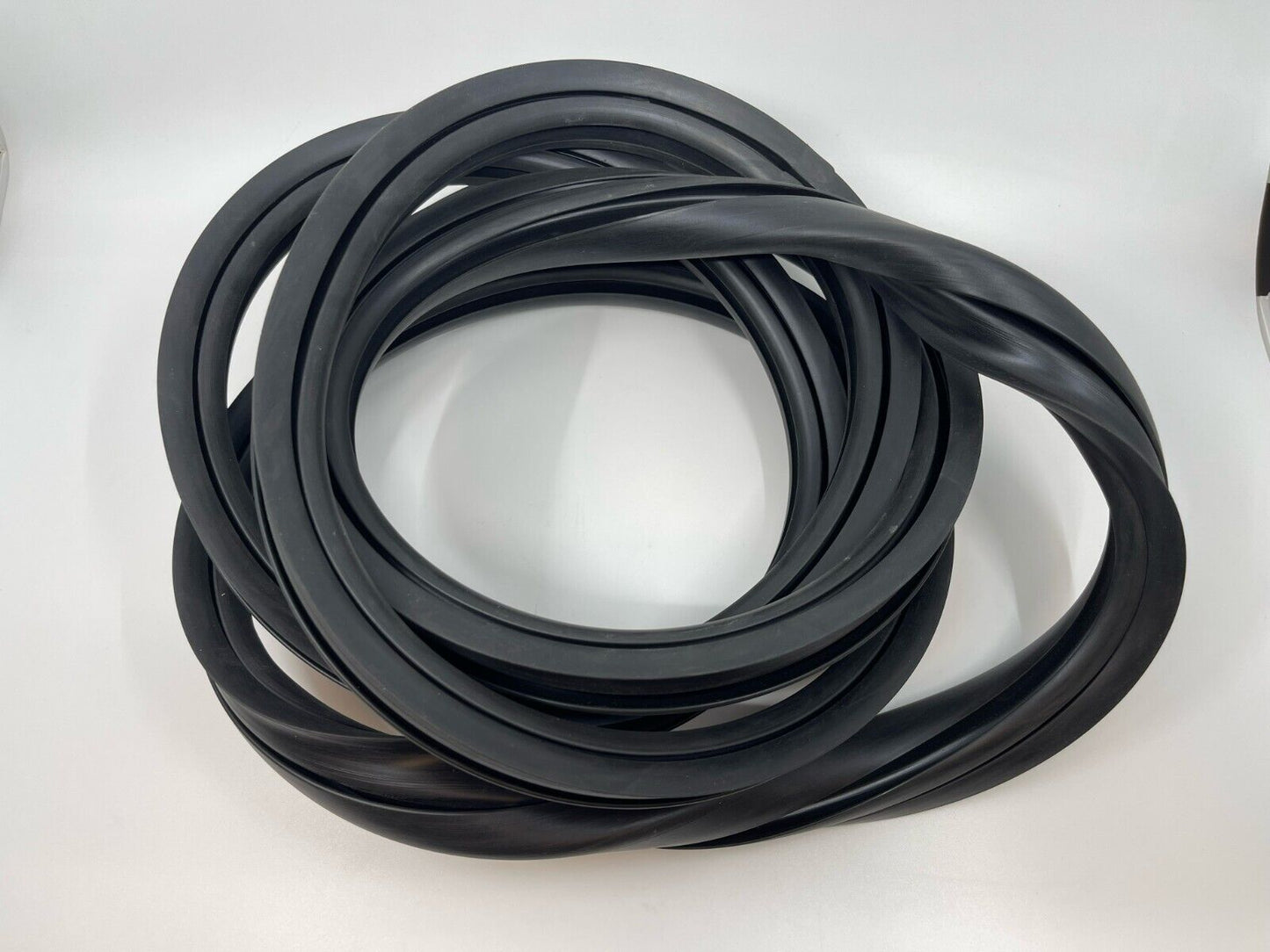 Rubber Front and Rear Windshield Seals For BMW E30 Sedan 51311913888 51311972248