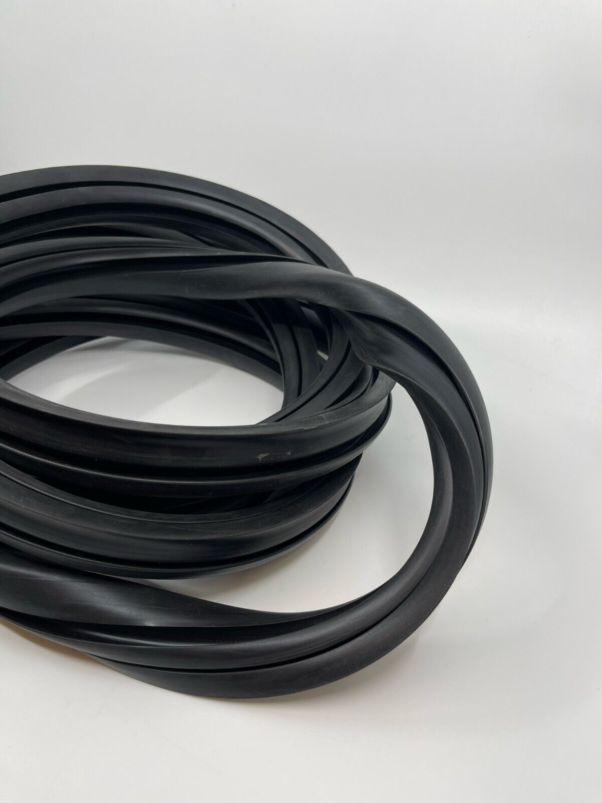 Rubber Front Windshield Seal & Chrome Strip for BMW E30 Sedan 51311972248