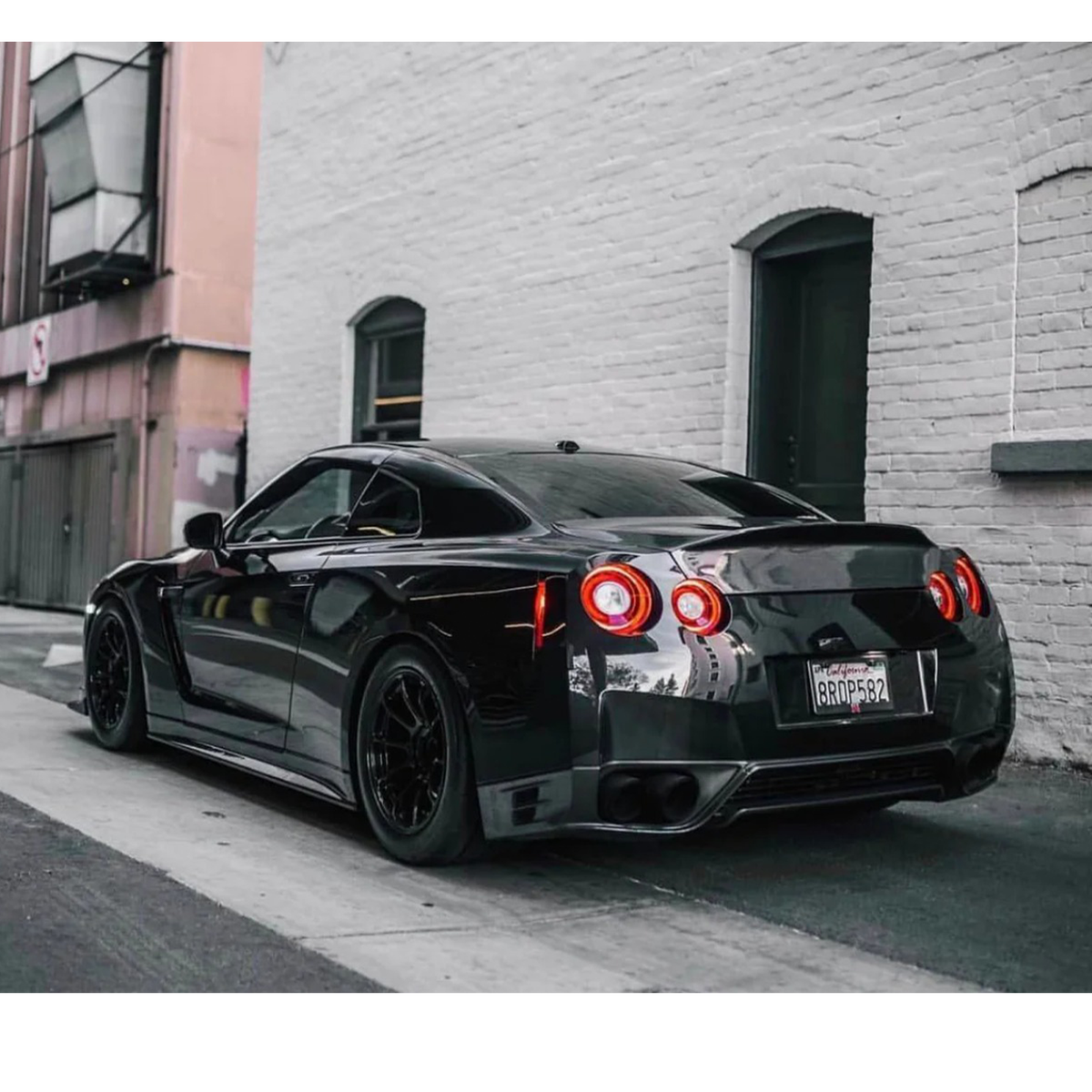 Carbon Fiber Side Skirts for Nissan GT R R35