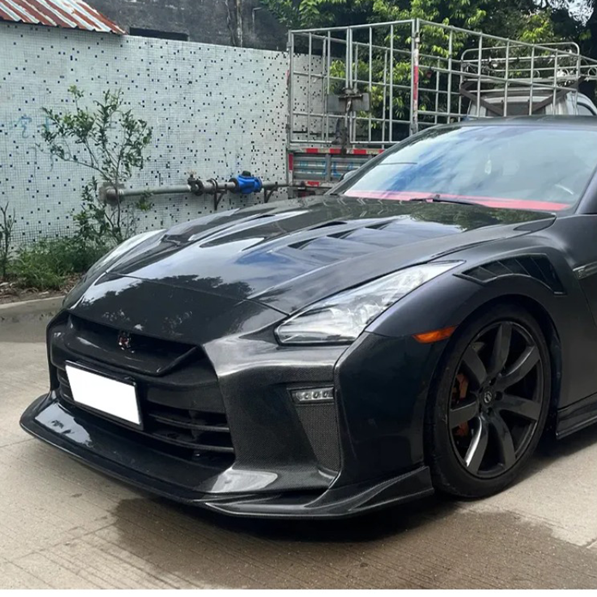 Carbon Fiber T Style Vented Front Engine Hood for Nissan GT R R35