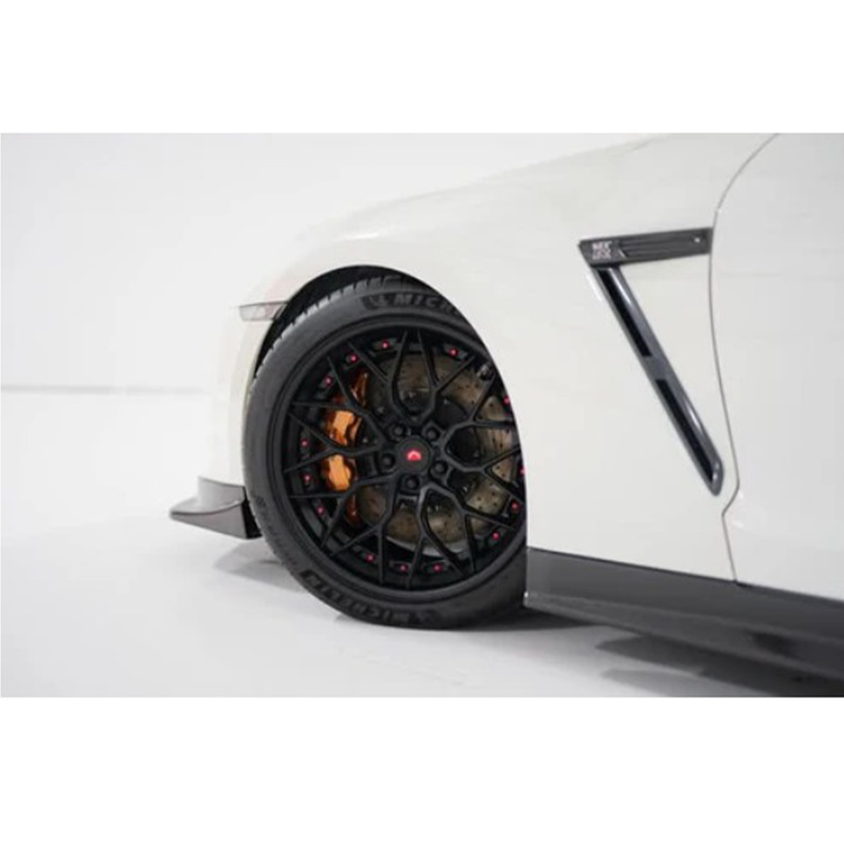 Carbon Fiber Side Skirts for Nissan GT R R35
