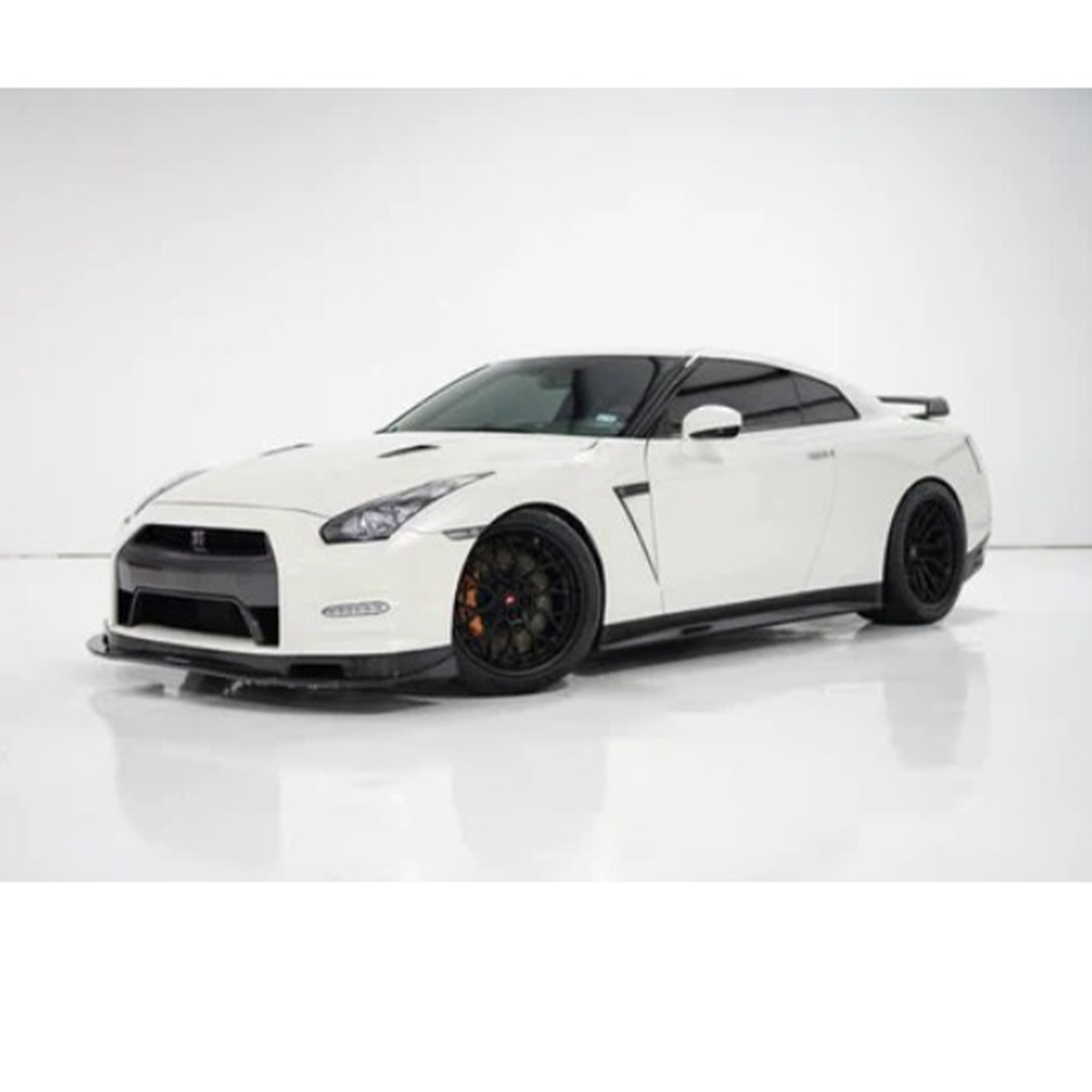 Carbon Fiber Side Skirts for Nissan GT R R35